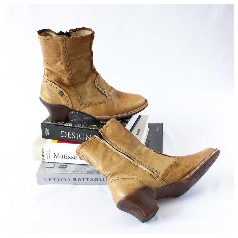 El Naturalista light-green leather ankle boots